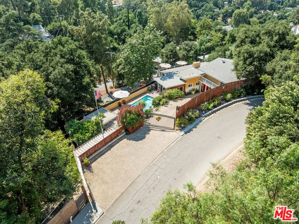 21217 Golondrina Street, Woodland Hills, California 91364 home-pic-36