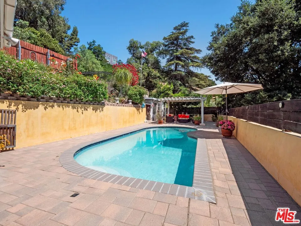 21217 Golondrina Street, Woodland Hills, California 91364 home-pic-22