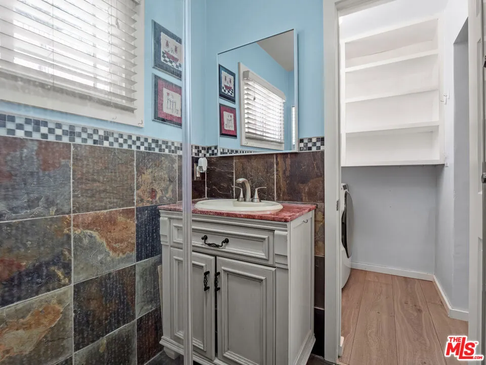 21217 Golondrina Street, Woodland Hills, California 91364 home-pic-13