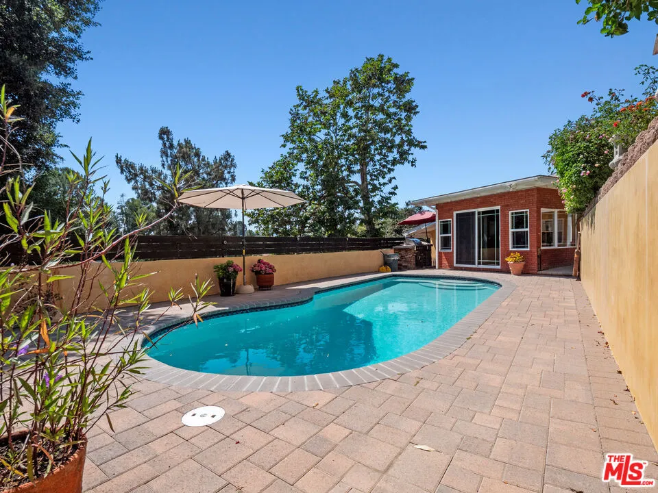 21217 Golondrina Street, Woodland Hills, California 91364 home-pic-20