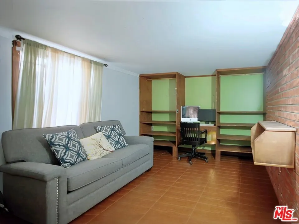21217 Golondrina Street, Woodland Hills, California 91364 home-pic-17