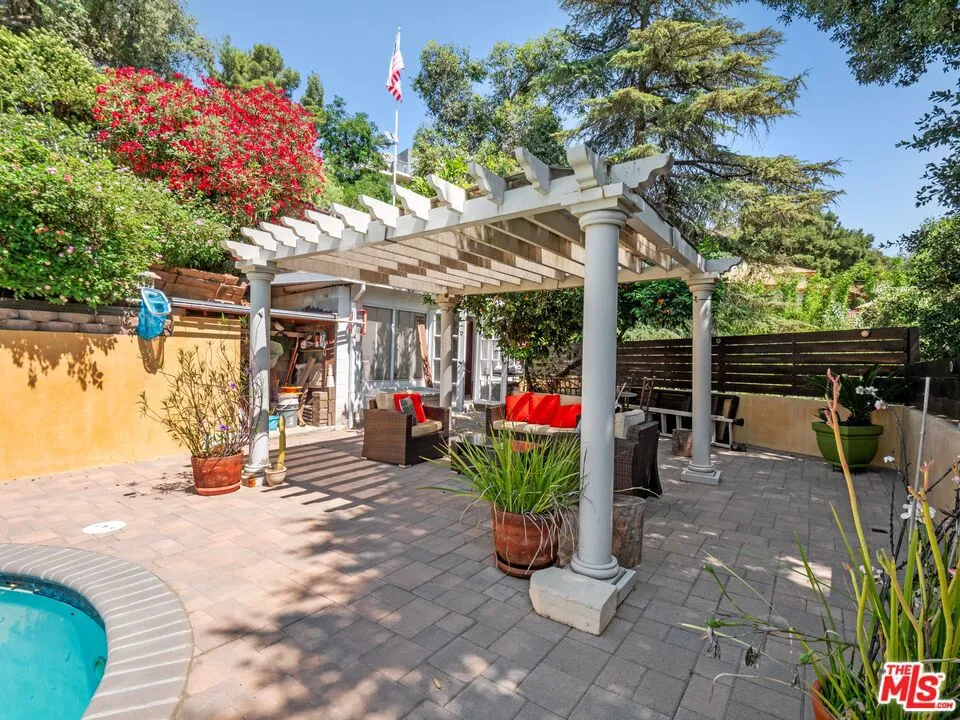 21217 Golondrina Street, Woodland Hills, California 91364 home-pic-23