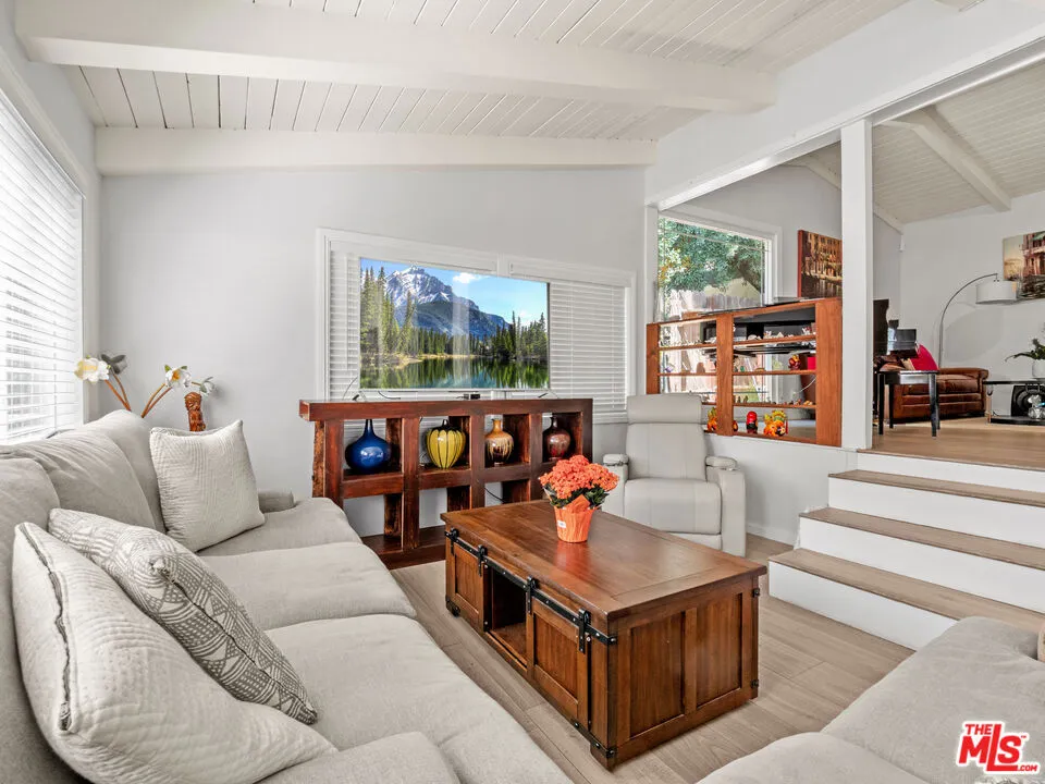 21217 Golondrina Street, Woodland Hills, California 91364 home-pic-4