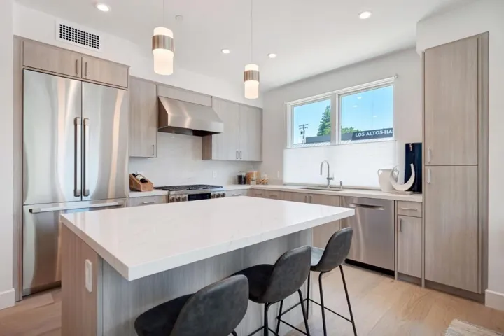 425 First Street 11, Los Altos, California 94022