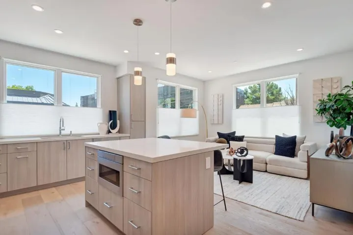 425 First Street 11, Los Altos, California 94022