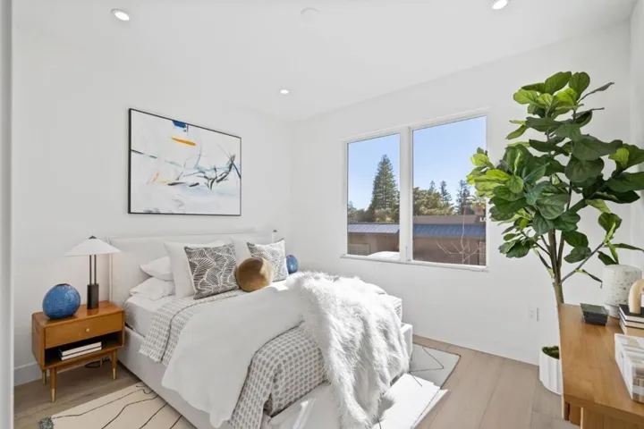 425 First Street 11, Los Altos, California 94022