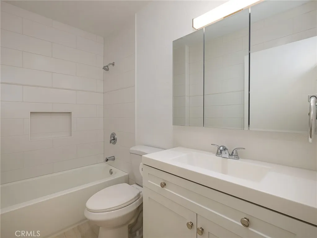 730 W 5th Street, San Pedro, California 90731 home-pic-16