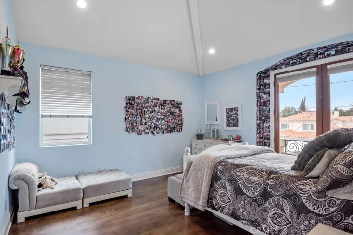 1136 5th Street, Manhattan Beach, California 90266