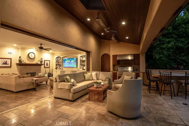 1136 5th Street, Manhattan Beach, California 90266