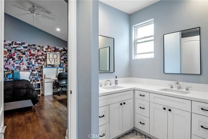 1136 5th Street, Manhattan Beach, California 90266