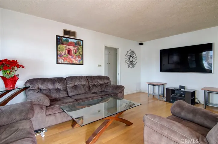 13422 Barlin Avenue, Downey, California 90242