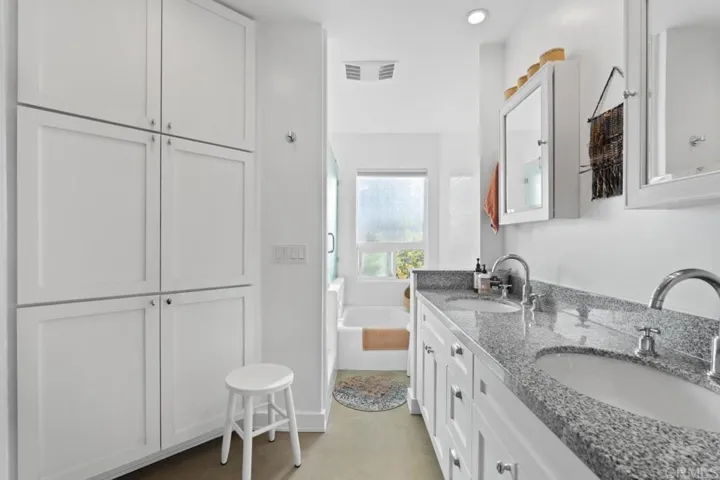 75 Half Moon Bend, Coronado, California 92118