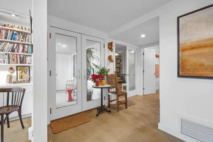 75 Half Moon Bend, Coronado, California 92118