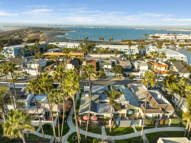75 Half Moon Bend, Coronado, California 92118
