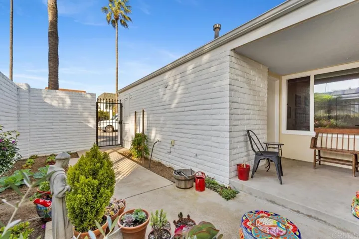 75 Half Moon Bend, Coronado, California 92118