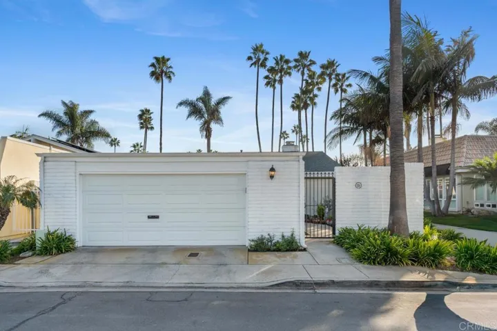 75 Half Moon Bend, Coronado, California 92118