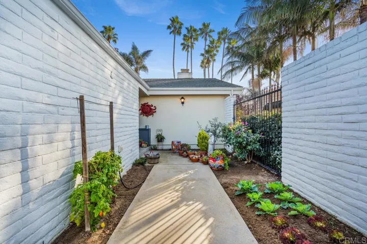 75 Half Moon Bend, Coronado, California 92118