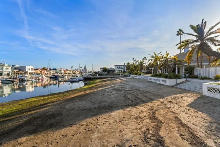 75 Half Moon Bend, Coronado, California 92118