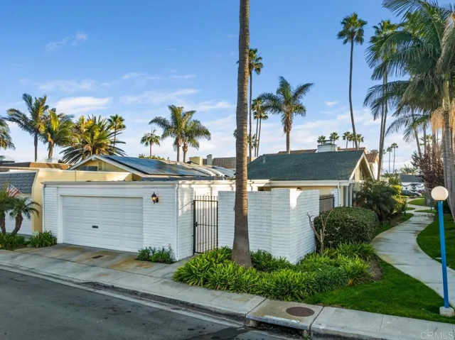 75 Half Moon Bend, Coronado, California 92118