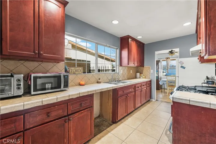 2025 E Avenue Q6, Palmdale, California 93550