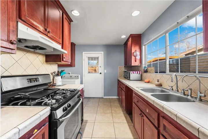 2025 E Avenue Q6, Palmdale, California 93550