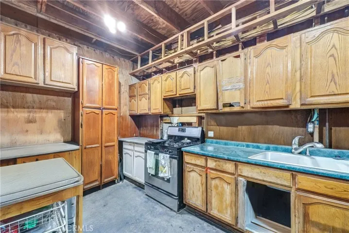1402 E Cruces Street, Wilmington, California 90744