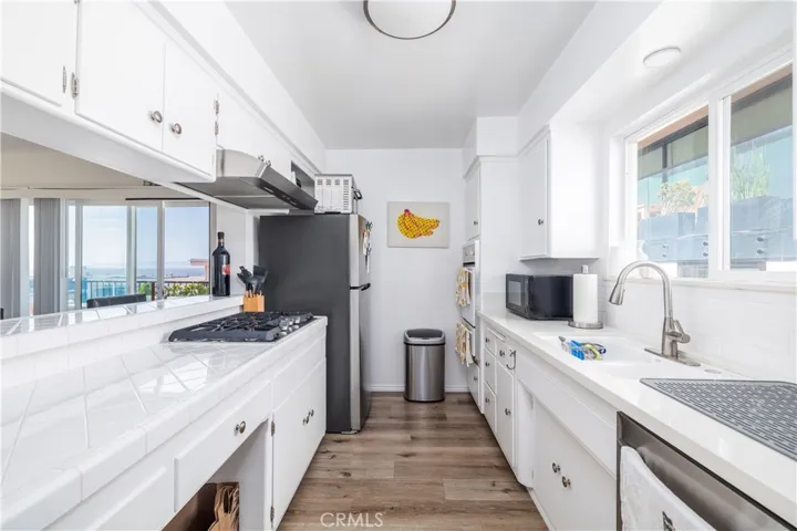 220 14th Street, Manhattan Beach, California 90266