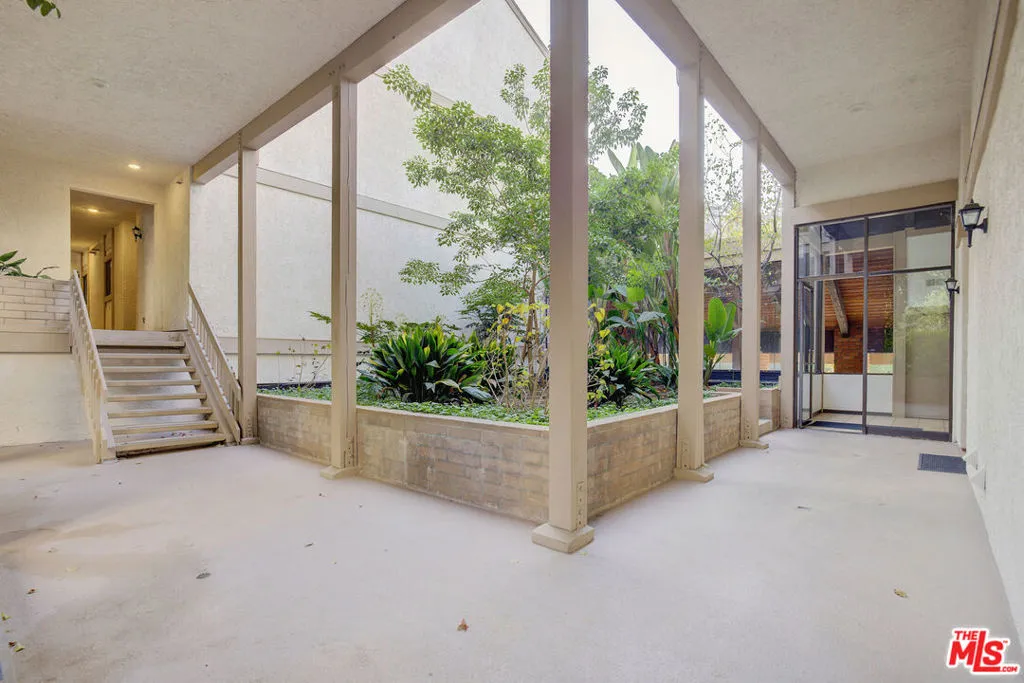 3480 Barham Boulevard 223, Los Angeles, California 90068 home-pic-17