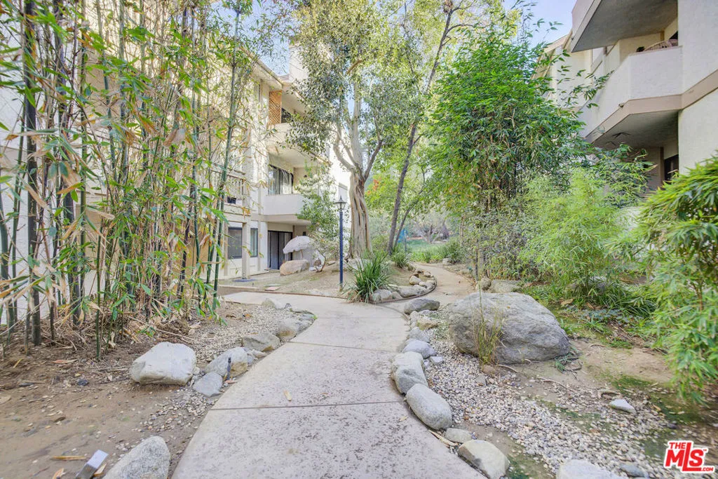 3480 Barham Boulevard 223, Los Angeles, California 90068 home-pic-14