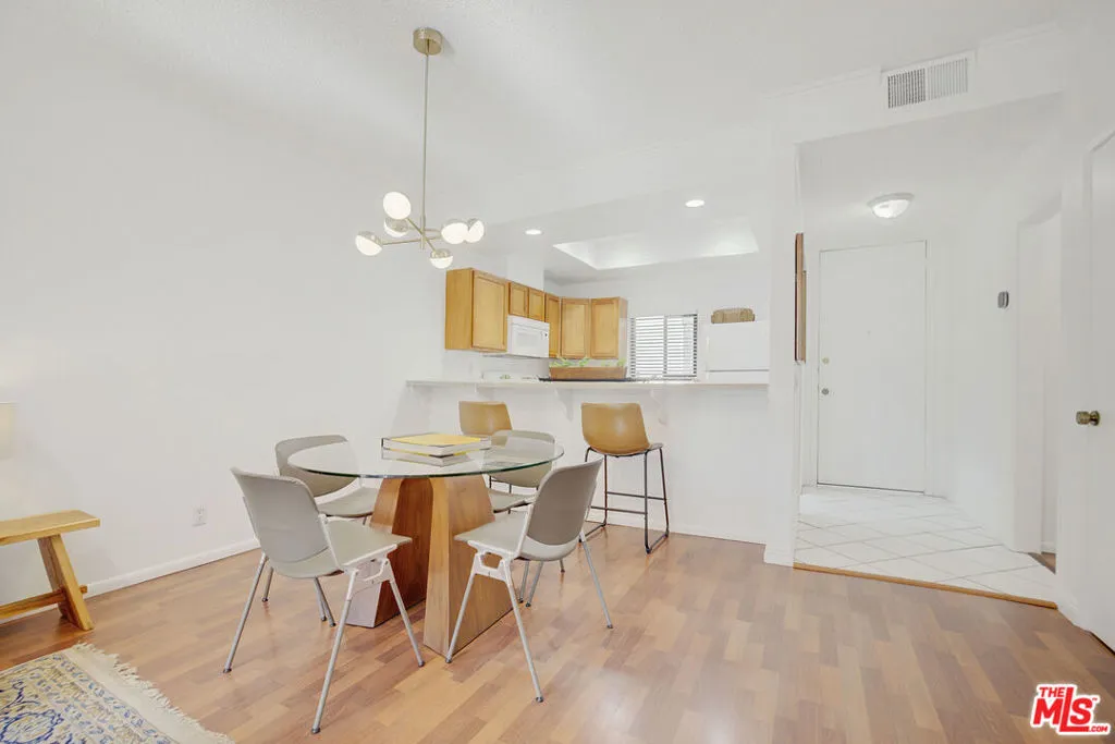 3480 Barham Boulevard 223, Los Angeles, California 90068 home-pic-10