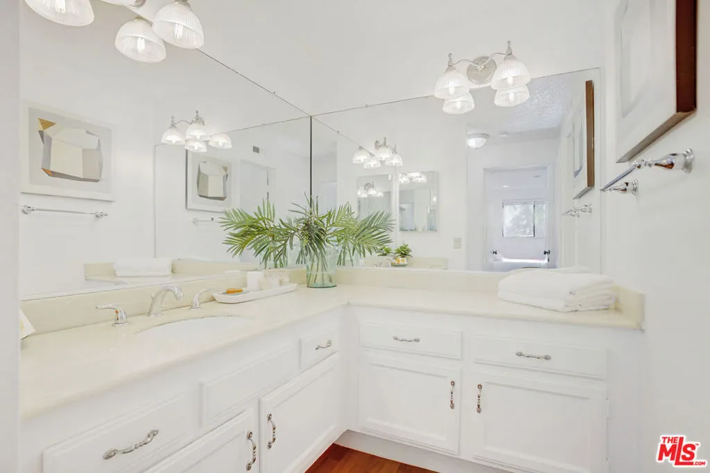 3480 Barham Boulevard 223, Los Angeles, California 90068 home-pic-8