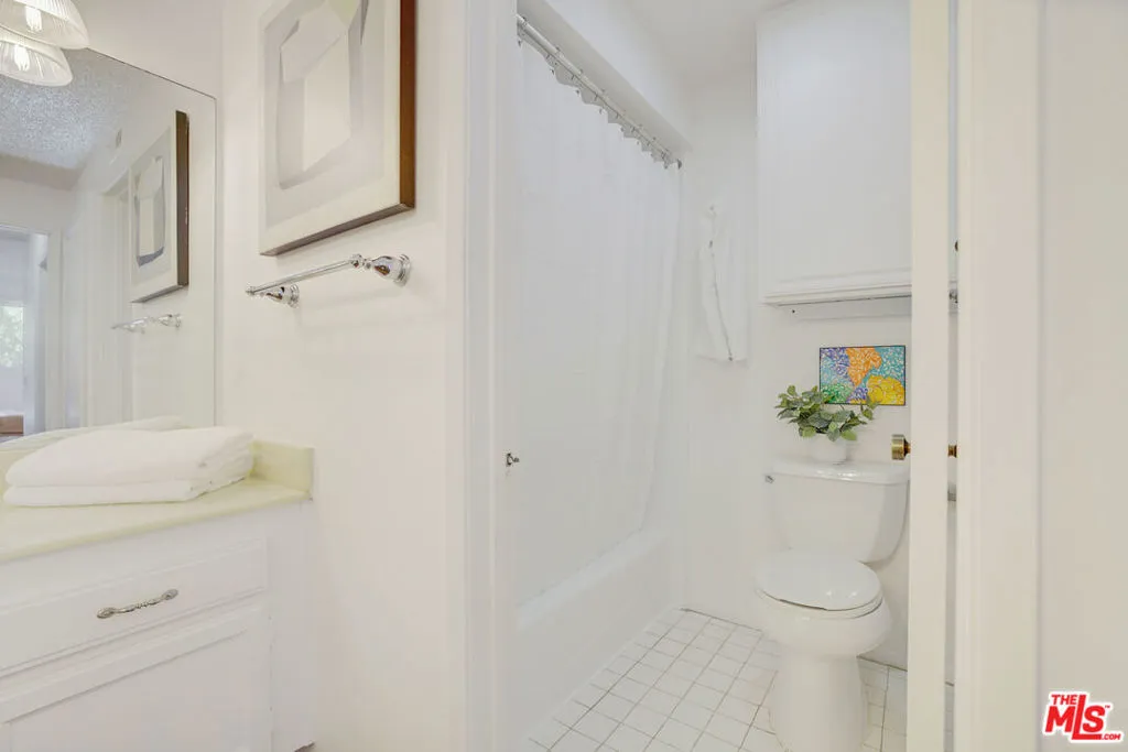 3480 Barham Boulevard 223, Los Angeles, California 90068 home-pic-9