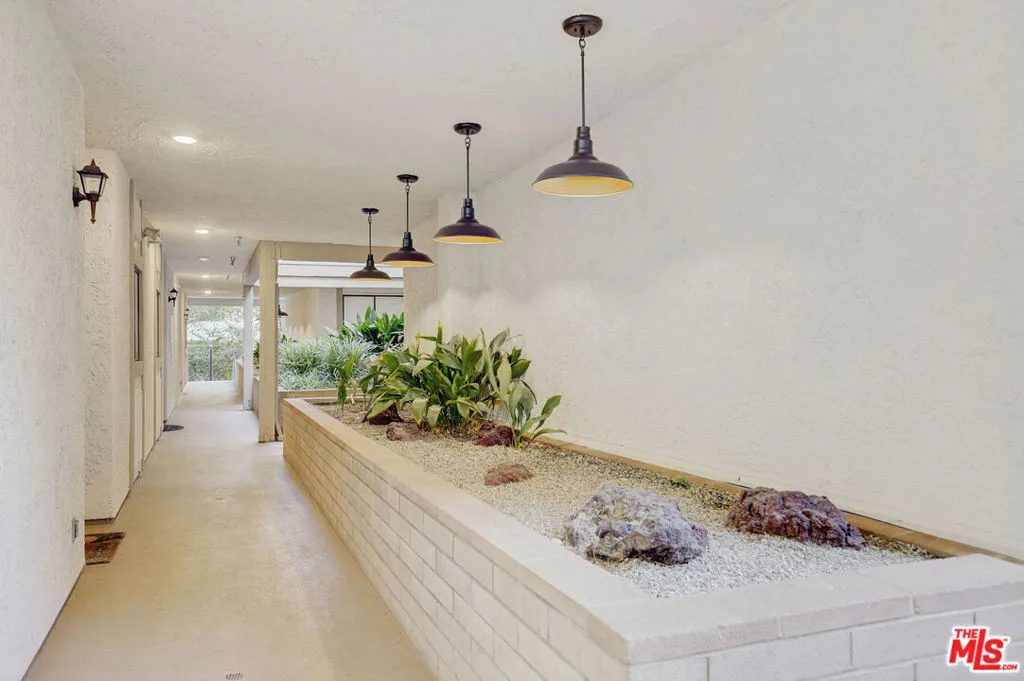 3480 Barham Boulevard 223, Los Angeles, California 90068 home-pic-18