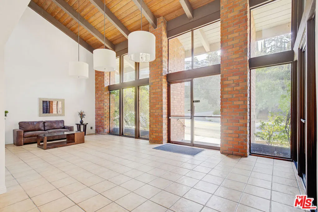 3480 Barham Boulevard 223, Los Angeles, California 90068 home-pic-16