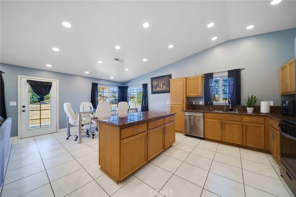 13330 E Avenue W, Pearblossom, California 93553 home-pic-15