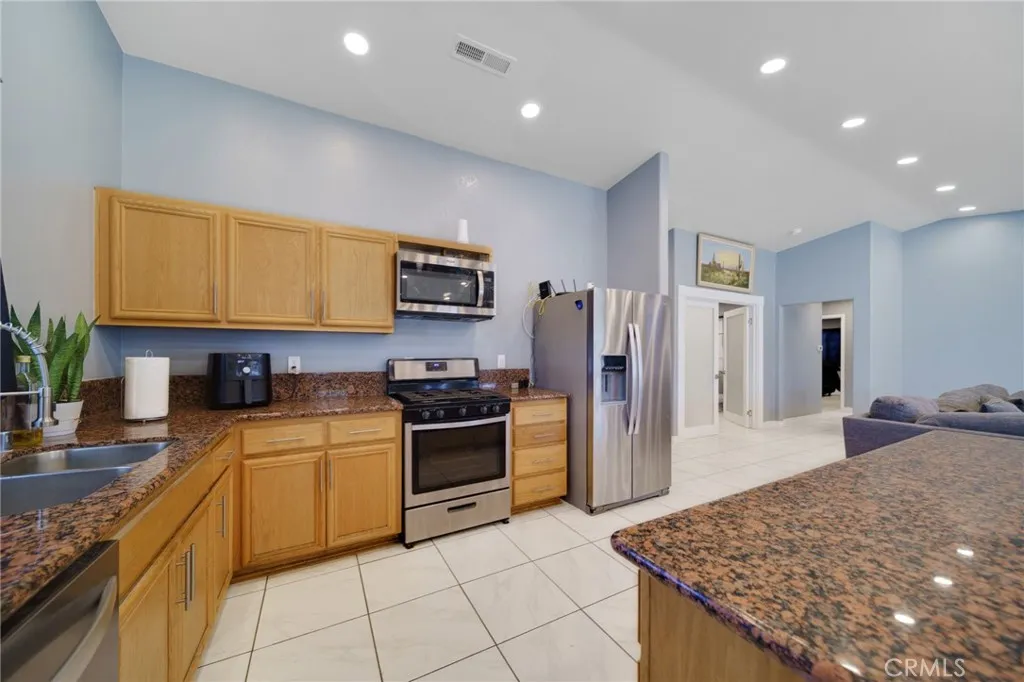 13330 E Avenue W, Pearblossom, California 93553 home-pic-16