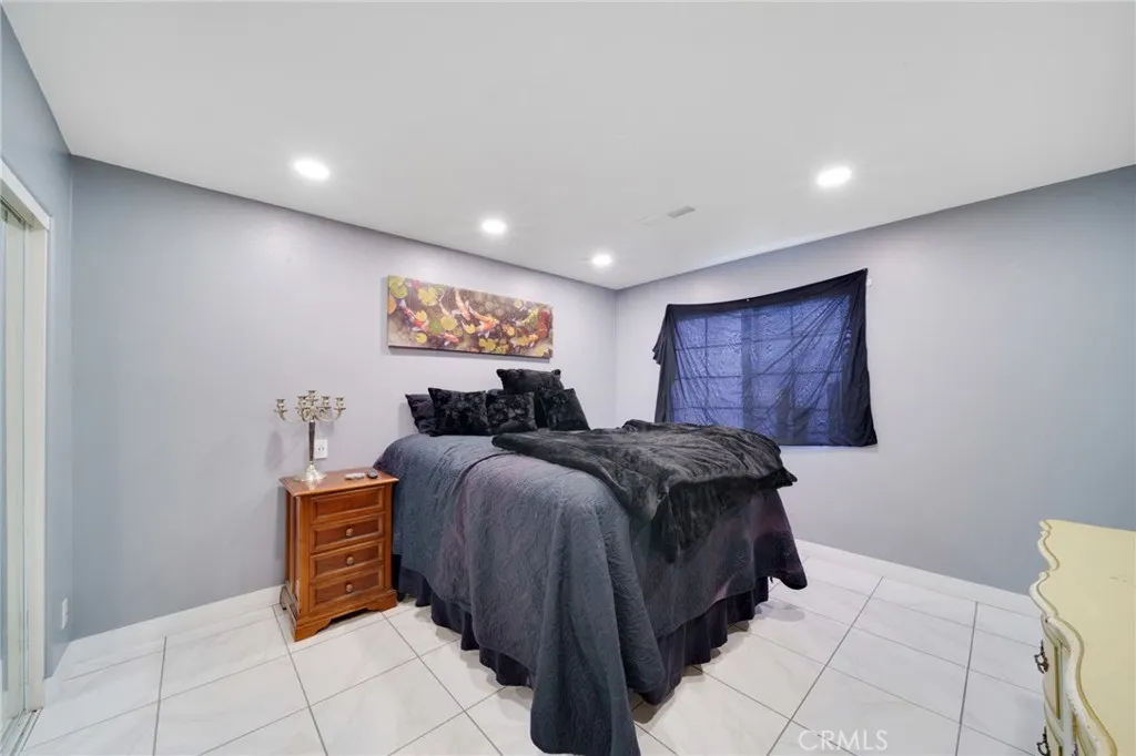 13330 E Avenue W, Pearblossom, California 93553 home-pic-11