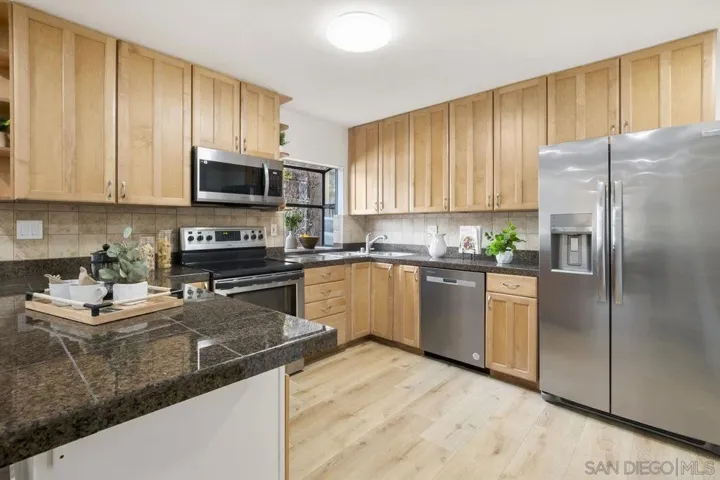 1127 Thomas Ave 12, San Diego, California 92109