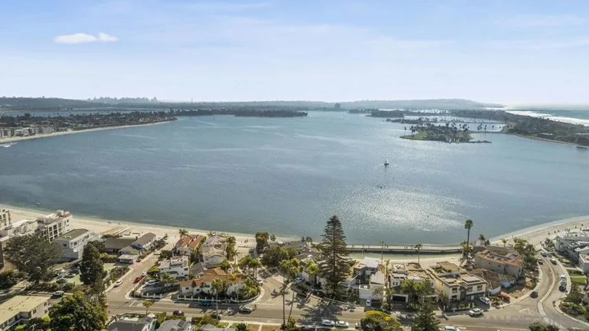 1127 Thomas Ave 12, San Diego, California 92109