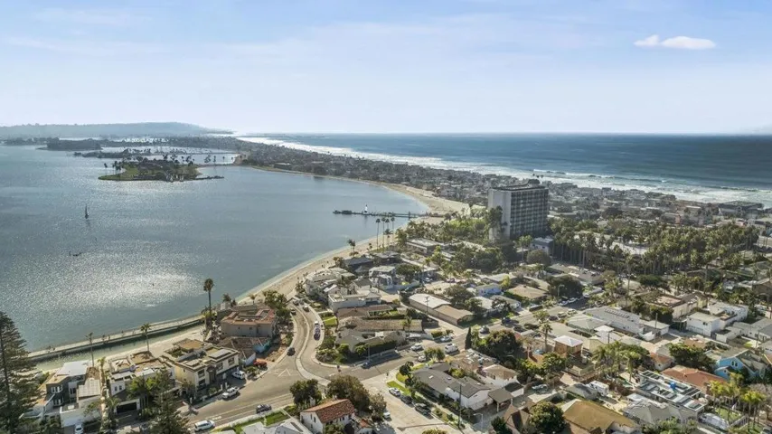1127 Thomas Ave 12, San Diego, California 92109