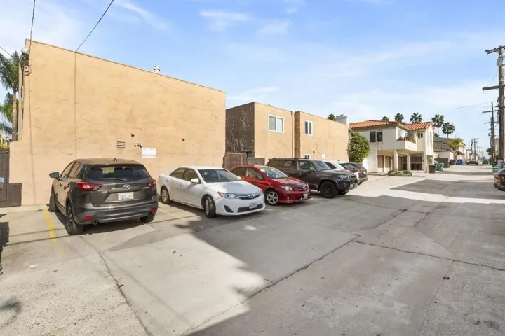 1127 Thomas Ave 12, San Diego, California 92109
