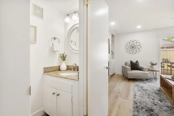 1127 Thomas Ave 12, San Diego, California 92109