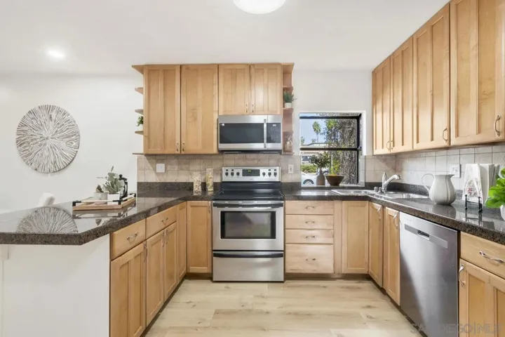1127 Thomas Ave 12, San Diego, California 92109