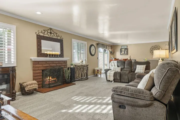 83-web-or-mls-UpmarketMedia-321Paj-54