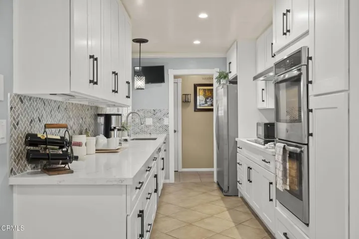 69-web-or-mls-UpmarketMedia-321Paj-15
