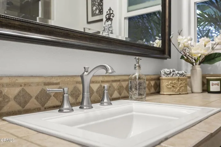 41-web-or-mls-Upmarketmedia_321Paj-114