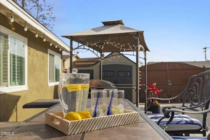 103-web-or-mls-UpmarketMedia-321Paj-107