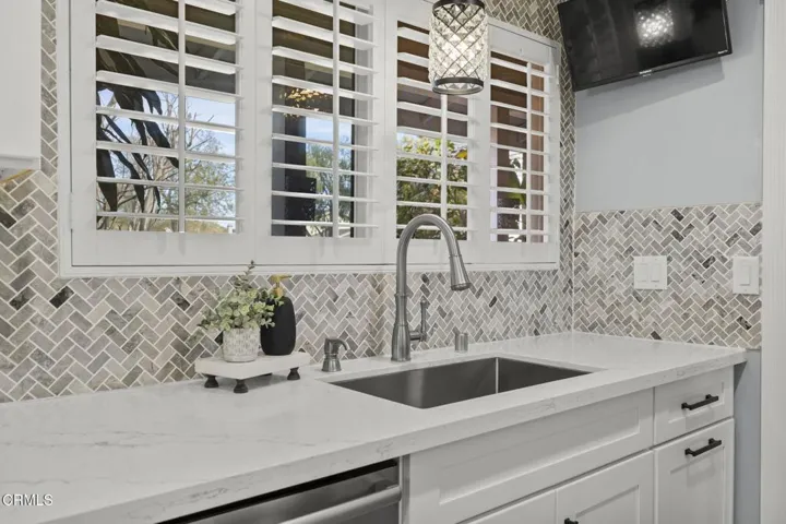 71-web-or-mls-UpmarketMedia-321Paj-21