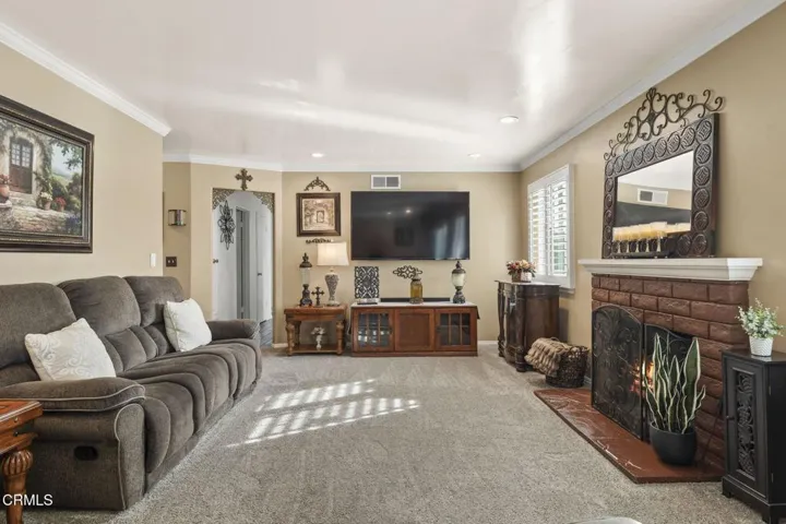 79-web-or-mls-UpmarketMedia-321Paj-42