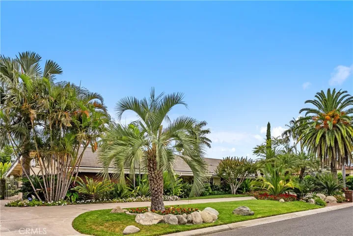 Another view of the circular driveway